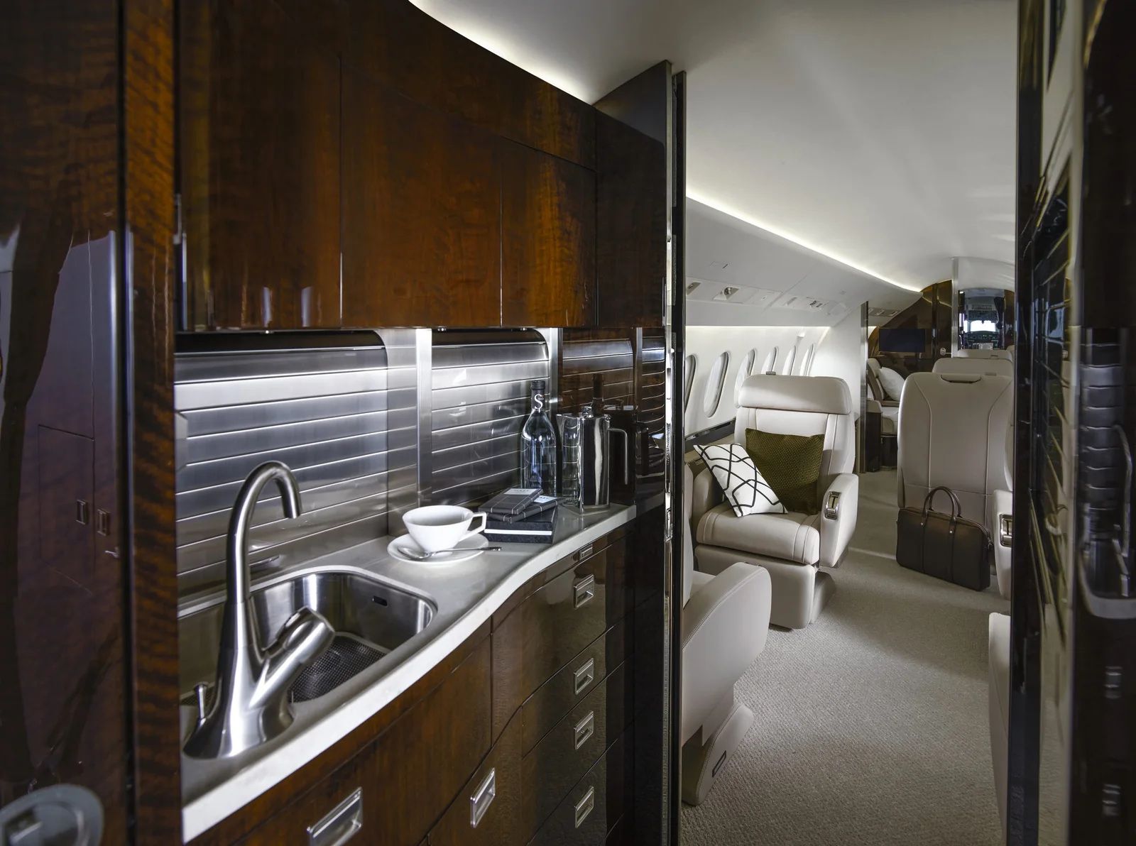 Dassault Falcon 900LX – Cabin interior 1