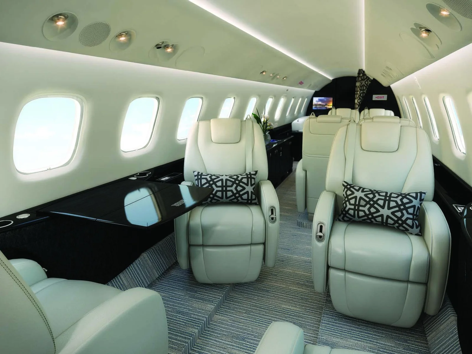 Embraer Legacy 650 – Cabin interior 1