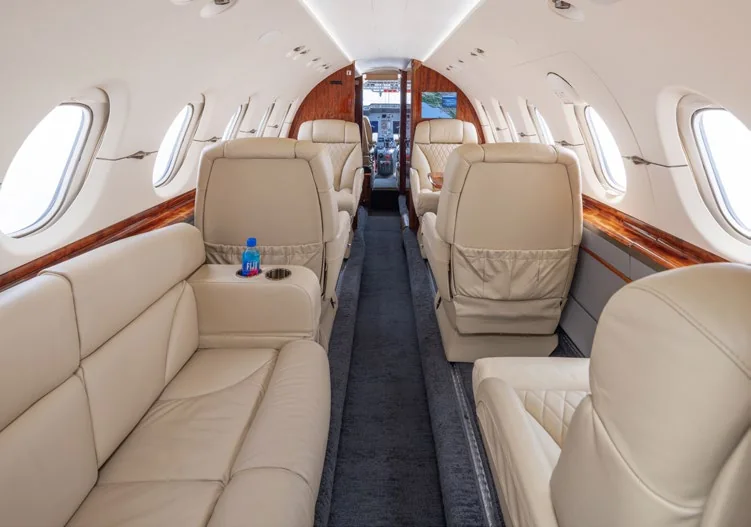 Hawker 900XP – Kabineninnenraum 1