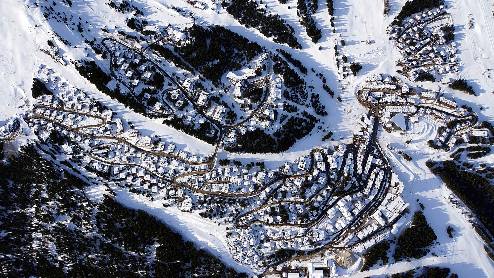 Courchevel 1850 im Winter aus der Luft