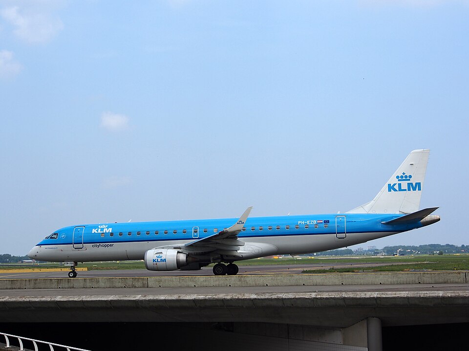 Side view of a KLM Cityhopper Embraer E190