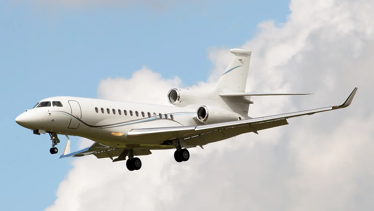 Before: the Falcon 7X in its previous paint scheme.