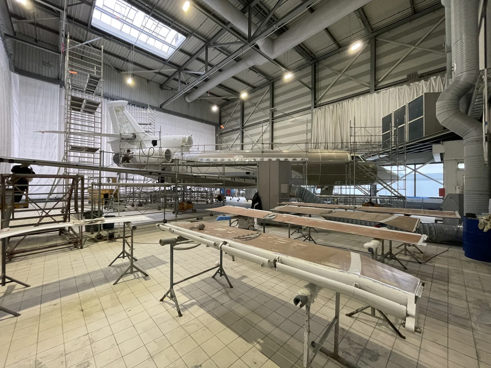 During the work: the Falcon 7X in the paint shop as its exterior surfaces are prepared.